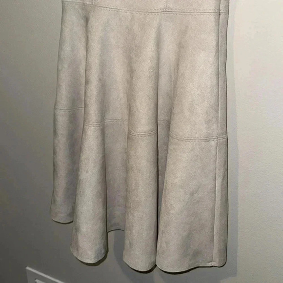 Francesca’s taupe suede like dress, NWT. XS. - Picture 3 of 9